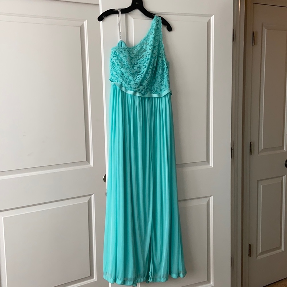 EUC. David’s Bridal Dress. Spa. Size 16.